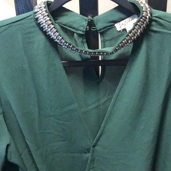 Beautiful Green Blouse - Picture 3 of 6